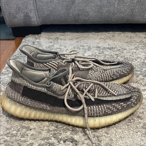 Yeezy Gray and Black Sneakers with Primeknit Upper - Picture 1 of 5